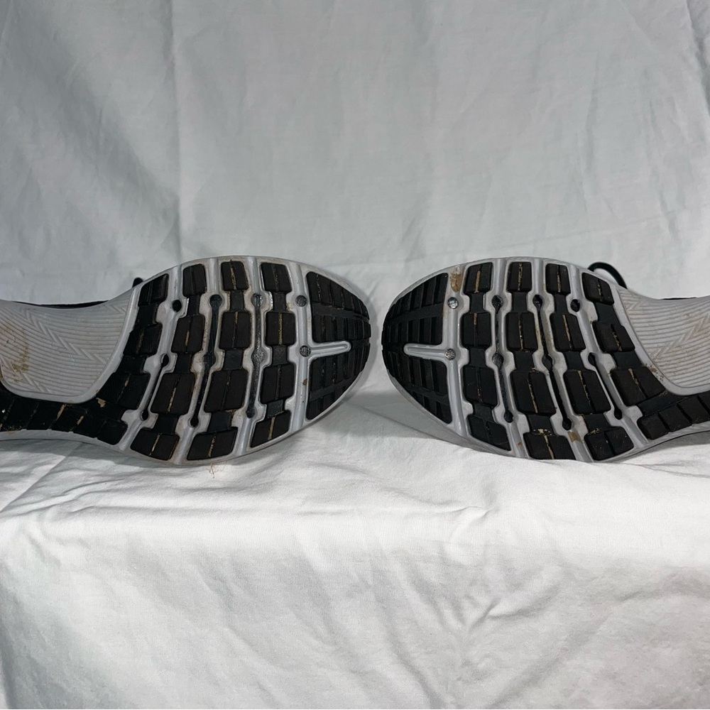 UnderArmour | Black Running Shoe - Size W7.5 - Picture 4 of 4